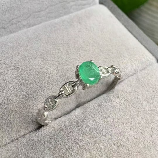 Wholesale High Quality 925 Silver Emerald Ring Fine Jewelry for Women Green Gemstone Fashion Trend Banquet Wedding Ring