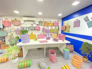 Bolsa de compras de nailon reutilizable ecológica con cremallera RPET Bolsas de playa de plástico recicladas tejidas a rayas hechas en la India - Product Image 3