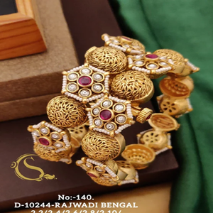 Brazaletes de latón simples para mujer, joyería apilable chapada en oro ligero para un aspecto minimalista y elegante a precio de fábrica - Product Image 2