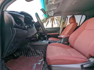 Vehículo Usado de Lujo 2024, 4x4 Automático, 4.1-6L, Euro V, Interior de Cuero Premium, Techo Panorámico, Faros de Xenón - Product Image 4