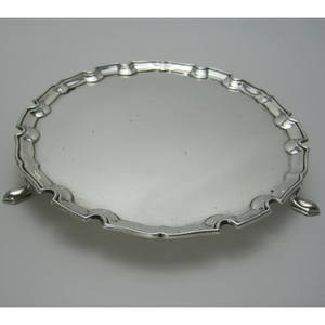 Bandeja Bohemia Moderna de Aluminio Repujado para Hostelería, Acabado Artístico Pulido con Brillo Plateado, Fabricada por Zahid Exports - Product Image 5