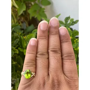Anillo de Oro de 14k con Peridoto y Diamantes, Joyería Elegante para Mujer - Product Image 4