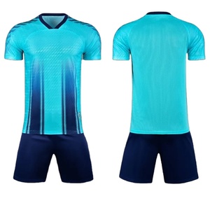 Ensemble de maillot de football en maille respirante 25/26 Nouveau maillot d'été pour hommes et enfants Uniforme d'équipe de football avec impression de bande Design sportif tendance - Product Image 2