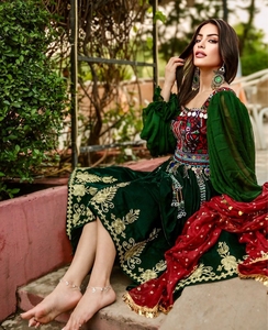 Robe brodée traditionnelle afghane pour femmes, salwar en velours afghan fait à la main avec coton de soie pour mariage ou fête - Product Image 4