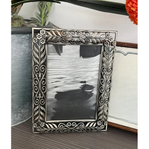 Marco de Fotos Metálico Popular para Decoración del Hogar, Pieza Artística de Exhibición, Fotografía Atemporal Perfecta, Refinada y Ecológica - Product Image 6