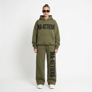 Conjunto Deportivo de Dos Piezas para Mujer, Sudadera con Capucha Extra Grande Color Verde Oliva y Pantalones Deportivos Anchos, Estilo Urbano - Product Image 1