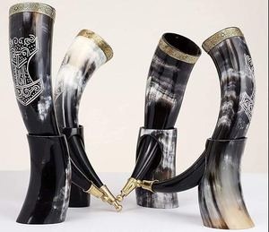 Ensemble de 4 cornes à bière en verre viking sculpté authentique, motifs animaux, indien, par Decor World Expo - Product Image 3