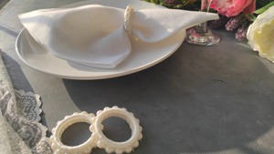 Porte-serviettes en jute avec perles blanches faites à la main pour une décoration de table unique, usage quotidien et occasions spéciales, vente en gros en provenance d'Inde - Product Image 2