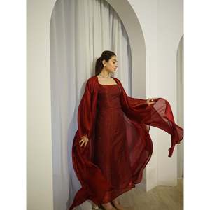 Ensemble de robe longue scintillante marron et cape en organza de luxe en 2 pièces |   Robe de soirée élégante et modeste, kaftan pour mariage et occasions festives - Product Image 2