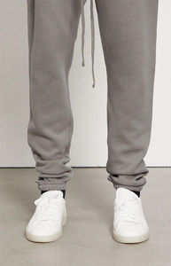 กางเกงสเวตเตอร์แบบลำลองของผู้ชาย OEM กางเกงผ้าฝ้ายออร์แกนิคสีทึบมีกระเป๋าแบบมีเชือกผูกยาวมีโลโก้ตามสั่ง - Product Image 5