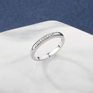 Bague de promesse personnalisée Jeulia Simple Ripple pour homme - Product Image 5
