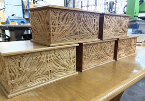 Urna moderna hecha a mano de madera maciza para mascotas caja de urna de madera cuadrada y rectangular personalizable con tapa deslizante para suministros funerarios - Product Image 2