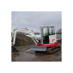 Máquina Takeuchi TB335R con un sistema hidráulico avanzado y un rendimiento suave - Product Image 2
