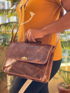 Sac à main en cuir véritable marron fait à la main, sac à bandoulière Hippie en cuir, petit sac à main de bureau - Product Image 2