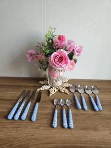 Ensemble de couverts en résine bleue simple avec motif floral, adapté aux repas quotidiens, aux dîners en famille et à une manipulation confortable, en provenance d'Inde - Product Image 4