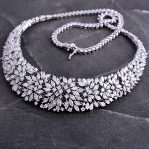 Conjunto de Gargantilla Premium de Moissanita Polki Kundan sin Cortar con Piedras Talladas de Perla Blanca y Perlas, Incluye Pendientes y Collar de Novia - Product Image 5