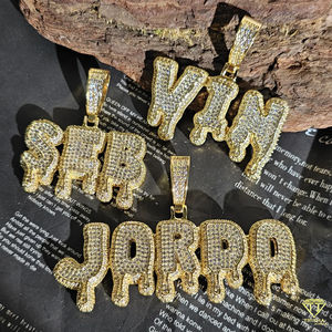 Colgante con letra inicial de goteo helado personalizado elaborado en plata de ley 925 chapada en oro con diamantes cultivados en laboratorio VVS chapados en rodio - Product Image 3