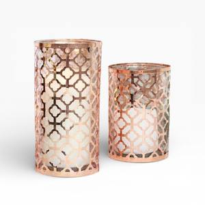 Ensemble de bougeoirs modernes en métal finition cuivre avec découpes géométriques et florales variées - Product Image 4