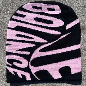 Bonnet unisexe à faible MOQ, fabrication de bonnets en tricot sans revers, en spandex/coton, avec impression intégrale de lettres, style streetwear hip-hop, casquette à logo - Product Image 6