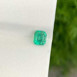 มรกตธรรมชาติคุณภาพสูงขนาด1.00กะรัตอัญมณีล้ำค่าพลอยเทียมตัดจากมรกตทำอัญมณีหลวม - Product Image 1