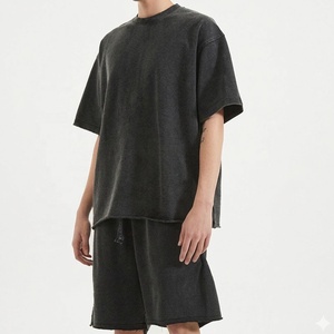 ชุดลำลองผู้ชายแบบสั้น ออกแบบมาเพื่อความสบายในฤดูร้อนด้วยผ้าระบายอากาศได้ดี พร้อมดีไซน์แบบฟอกสี - Product Image 1