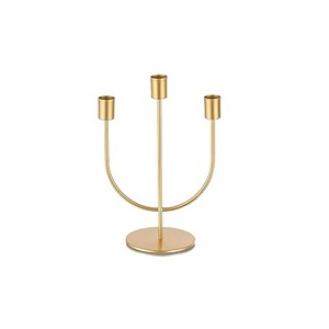 Candelabro árabe vintage de latón de alta calidad con tres brazos y acabado pulido para decoración de mesa en el hogar. - Product Image 3