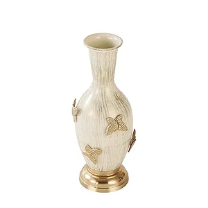 Vase en métal fait main de vente chaude pour la décoration de maison et de jardin Conceptions intemporelles classiques pour bureau de table Mariage Personnaliser la conception - Product Image 3
