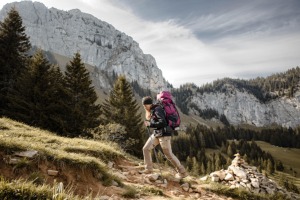 Precio de fábrica Chaqueta Softshell con capucha a prueba de viento para hombre para invierno Senderismo y aventura Tela de lona de boomletcorp - Product Image 2