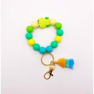 Porte-clés fait main avec perles en bois et anneau en acier inoxydable | Porte-clés coloré en perles de bois et acier inoxydable | VRNQ - Product Image 1