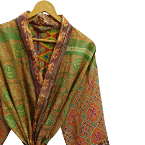 Patchwork Kimono Robe Bikini Cover Up Night Wear Long Robe, Kimono Sari en soie recyclée vintage indien fait à la main, - Product Image 1