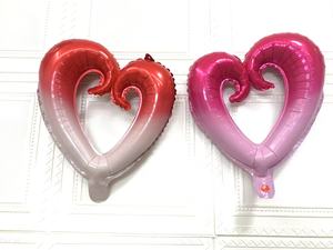 Petit crochet en forme de cœur (44x46cm) pour ballons de fête et célébrations de la Saint-Valentin - Product Image 2