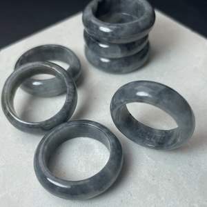 Juego de Anillos Minimalistas de Resina y Acrílico de Colores Mezclados, Estilo Ángel, Anillos de Moda al por Mayor para Hombres, Mujeres y Parejas - Product Image 1