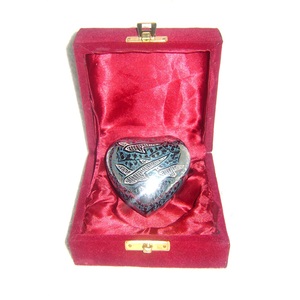 Urna para Cenizas de Bebé con Diseño Agradable, Ataúd Funerario en Forma de Corazón Hecho de Latón para Funeral Conmemorativo, Incluye Caja de Terciopelo - Product Image 5