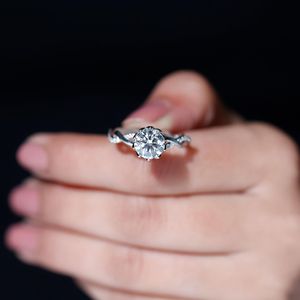 Lotus Basket Set Moissanite Solitaire Bague de fiançailles avec tige tressée, argent sterling 925 - Product Image 1