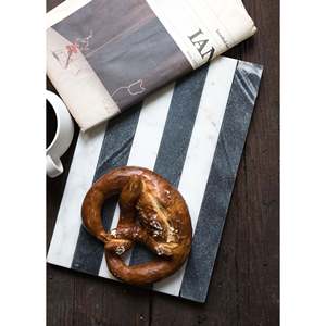 Sculpture en marbre zèbre 31x21 cm Produit unique et accrocheur - Product Image 2