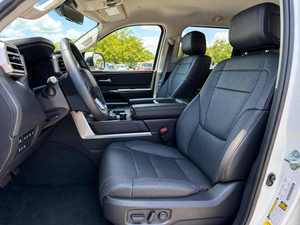 Pick-up 4x4 2024, conduite à gauche, boîte automatique, diesel turbo, intérieur cuir foncé, 4 places, régulateur de vitesse adaptatif - Product Image 3