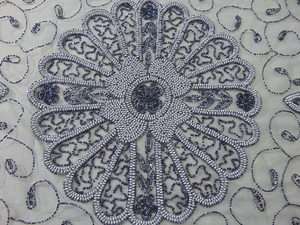 Chemin de table perlé au meilleur prix en Inde Linge de table décoratif fabriqué à la main avec des perles complexes pour le salon à manger - Product Image 6