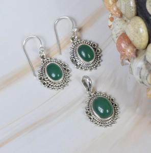 Boucles d'oreilles pendentif onyx vert en argent sterling 925 ensemble de bijoux de forme ovale de concepteur faits à la main avec cadeau de placage au rhodium pour elle - Product Image 4