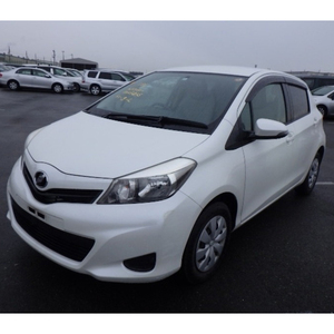 Pre-Owned Toy-ota Vitz Yar-is Full-Option Power Windows, Air Conditioning, Touchscreen Display, and Reverse <b>Camera</b> - Product Image 3