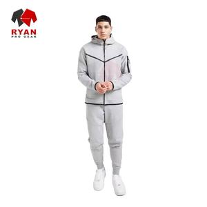 ชุดวอร์มผู้ชายแบบสั่งทำพิเศษ เนื้อผ้าสวมใส่สบาย ระบายอากาศได้ดี พร้อมโลโก้แบบกำหนดเอง ดีไซน์ OEM ป้องกันรอยยับ - Product Image 1