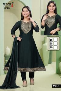 Vichitra Soie Kali Style Évasé Kurti Ordinateur Broderie Readymade Catalogue Maruti Mode-Indien Pakistanais Vêtements Y Compris - Product Image 4