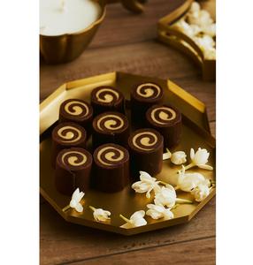 ถาดเสิร์ฟช็อคโกแลตโลหะสำหรับตกแต่งทำจากทองคำออกแบบมาเพื่อยกระดับการต้อนรับของคุณด้วยเสน่ห์เหนือกาลเวลา - Product Image 1