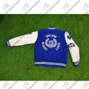 Chaqueta del equipo universitario para mujer, chaqueta de béisbol recortada de manga larga, con hombro caído, personalizada - Product Image 3