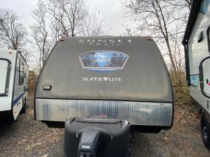 Camping-car CrossRoads RV S-u-n-s-e-t T-r-a-i-l S-u-p-e-r L-i-t-e ST240BH d'occasion de 2014 prêt à être vendu - Product Image 2