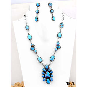 Ensemble de bijoux raffinés Southwest : Collier et boucles d'oreilles en turquoise Golden Hills, faits à la main, beauté artisanale - Product Image 2