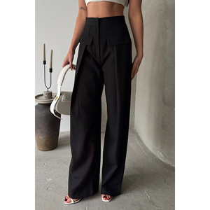 Pantalones negros de mujer con detalle de solapa plisada ancha y diseño cerrado - Product Image 4