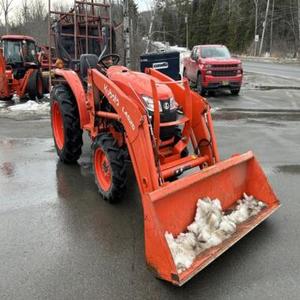 Tracteurs agricoles diesel Kubota M7060 d'occasion, durables, pour le labour, l'herseage, la plantation et la culture générale des cultures. - Product Image 3
