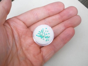 100% gemas facetadas de Esmeralda redondas naturales de más de 1/2 quilates, piedras preciosas verdes de alta calidad de 1,5mm cada una - Product Image 3