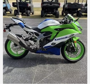 Moto sportive Kawasaki Ninja 650 Édition Verte 2025 – Haute Performance, Prête à être expédiée, Neuve en stock - Product Image 1