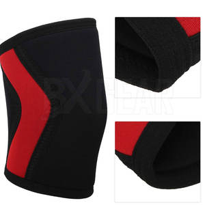 Rodillera de calidad superior que se mantiene en su lugar durante entrenamientos intensos ofreciendo apoyo y protección - Product Image 5